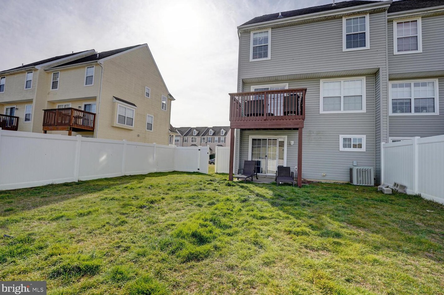 327 Paradee Dr, Dover DE  19904-5679 exterior