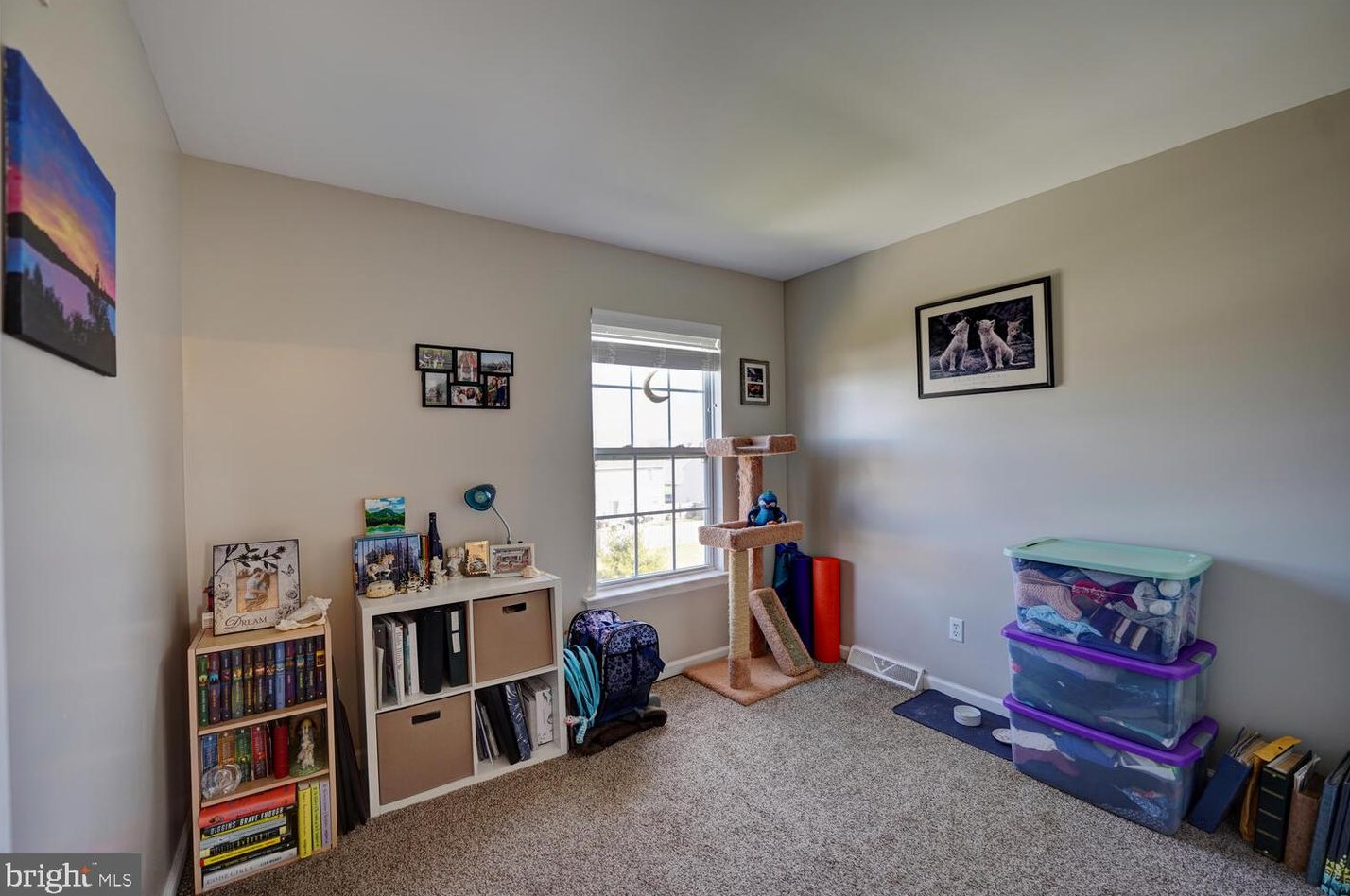 327 Paradee Dr, Dover DE  19904-5679 exterior