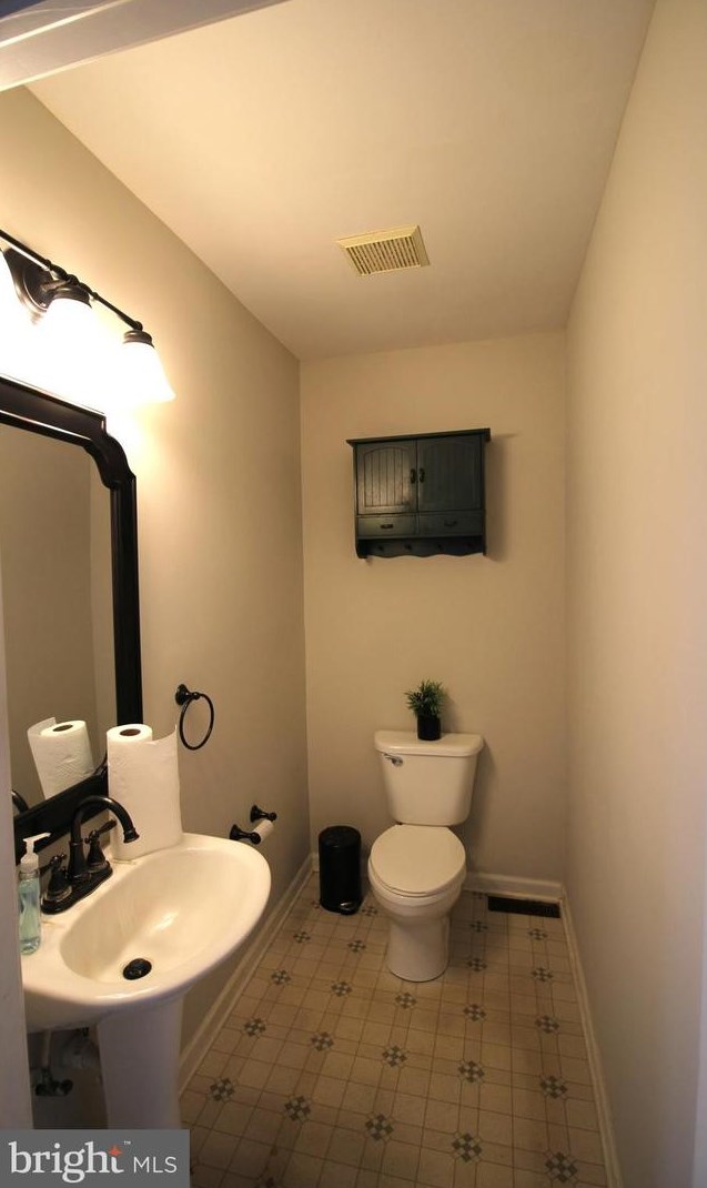 671 Dairy Dr, Smyrna DE  19977-1781 exterior