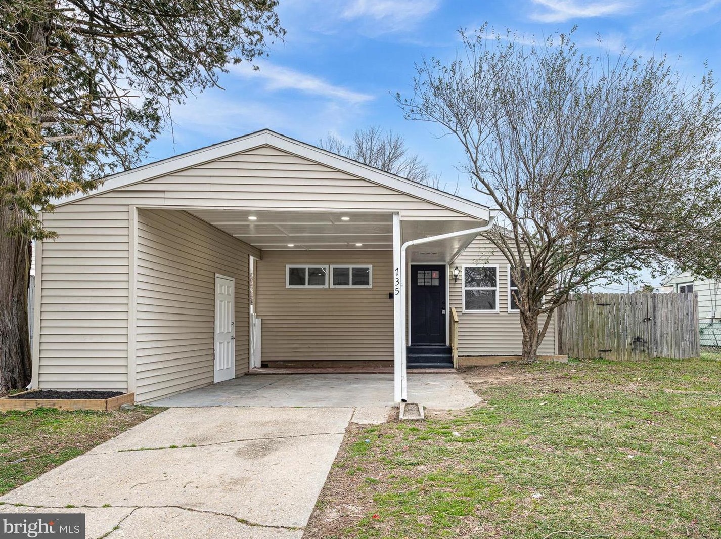 735 River Rd, Dover, DE 19901
