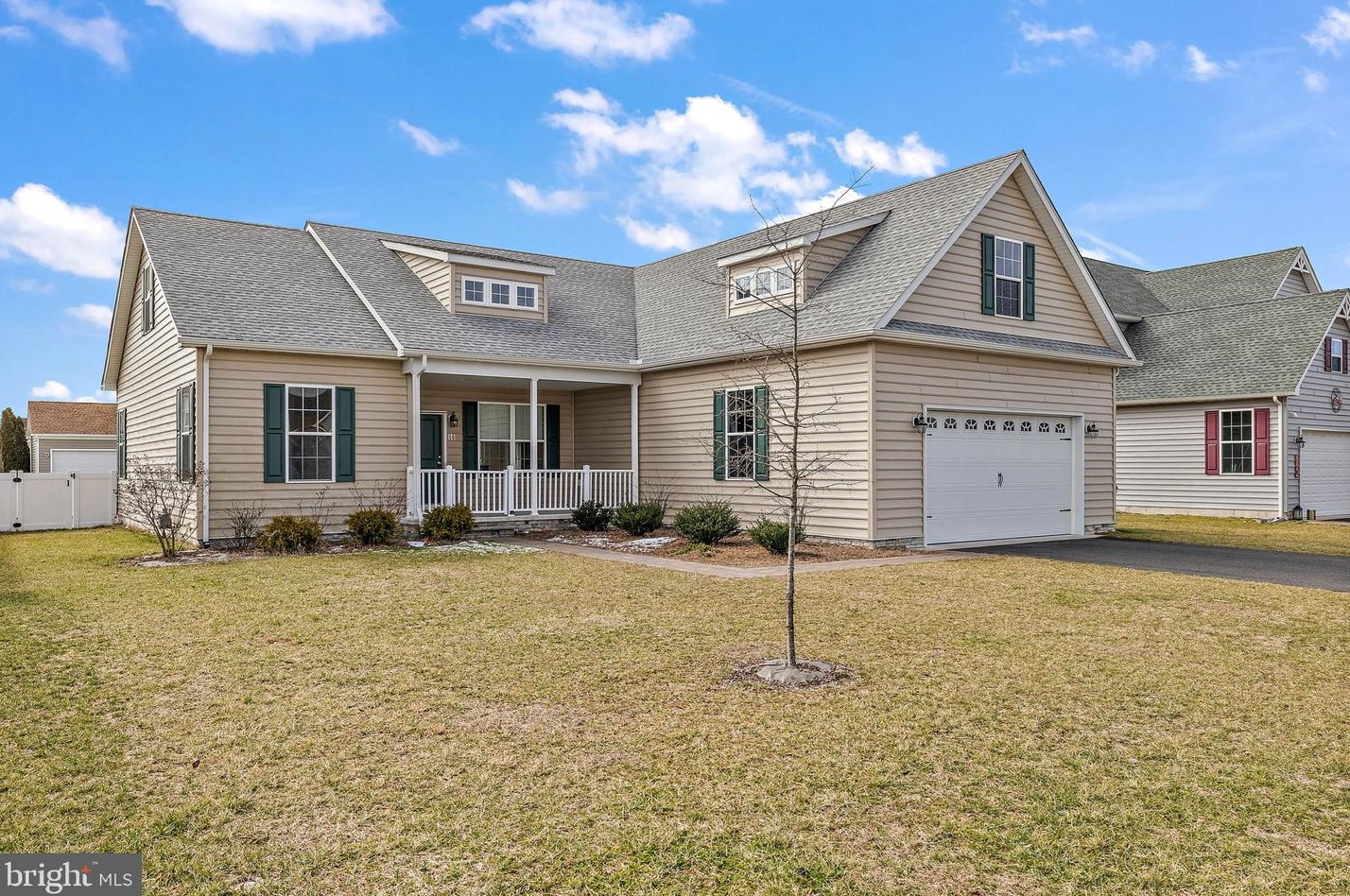 56 Ponds Edge Dr, Felton, DE 19943