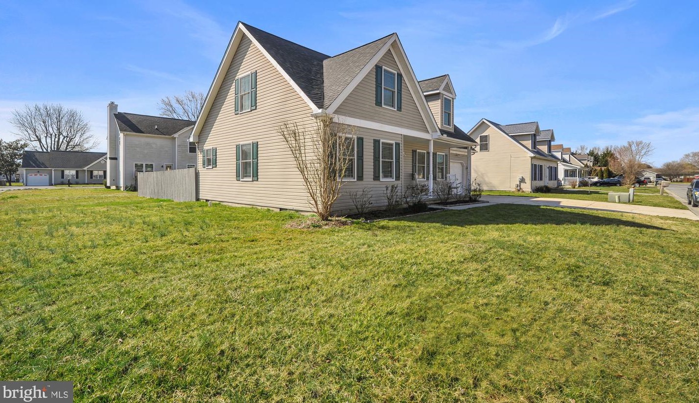 300 Woodsedge Ln, Felton, DE 19943-9542