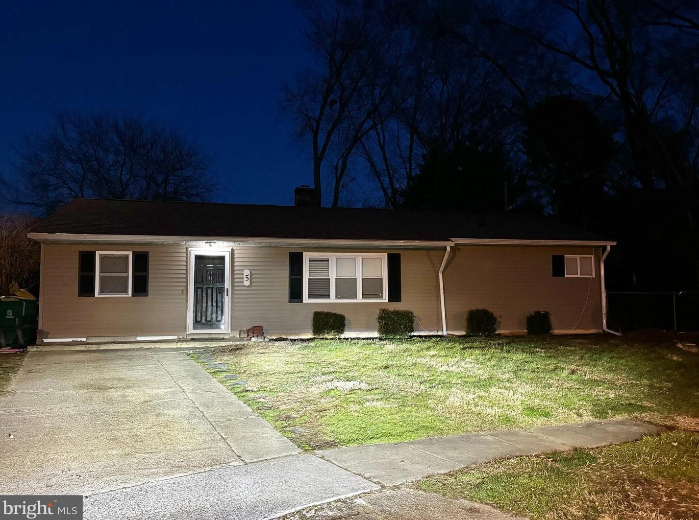 5 Washington Pl, Dover, DE 19901-5238