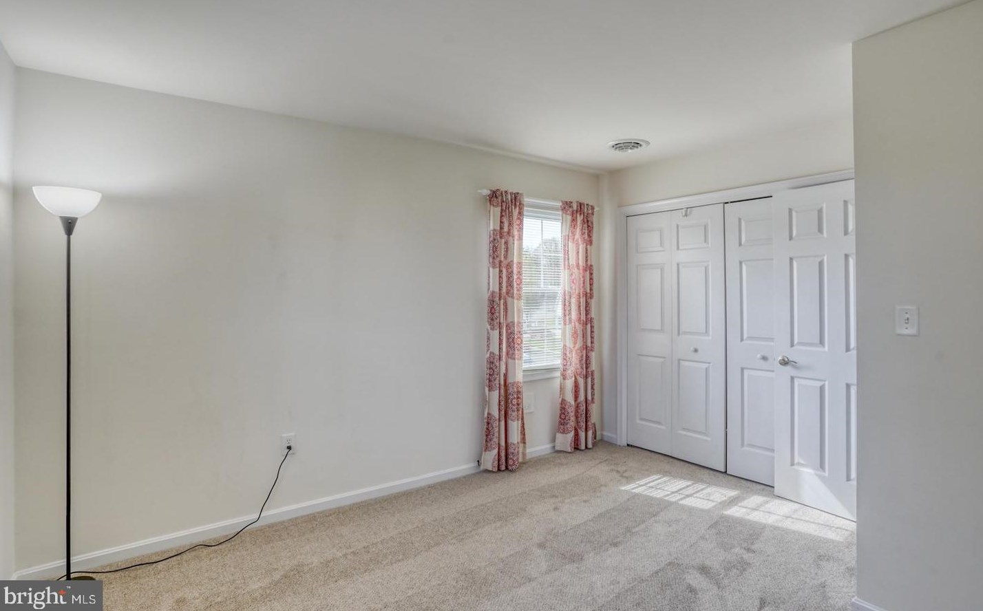 23 Pin Oak Dr, Dover DE  19904-2375 exterior