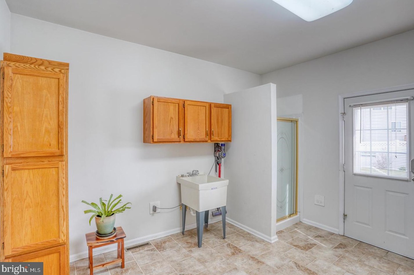 23 Pin Oak Dr, Dover DE  19904-2375 exterior