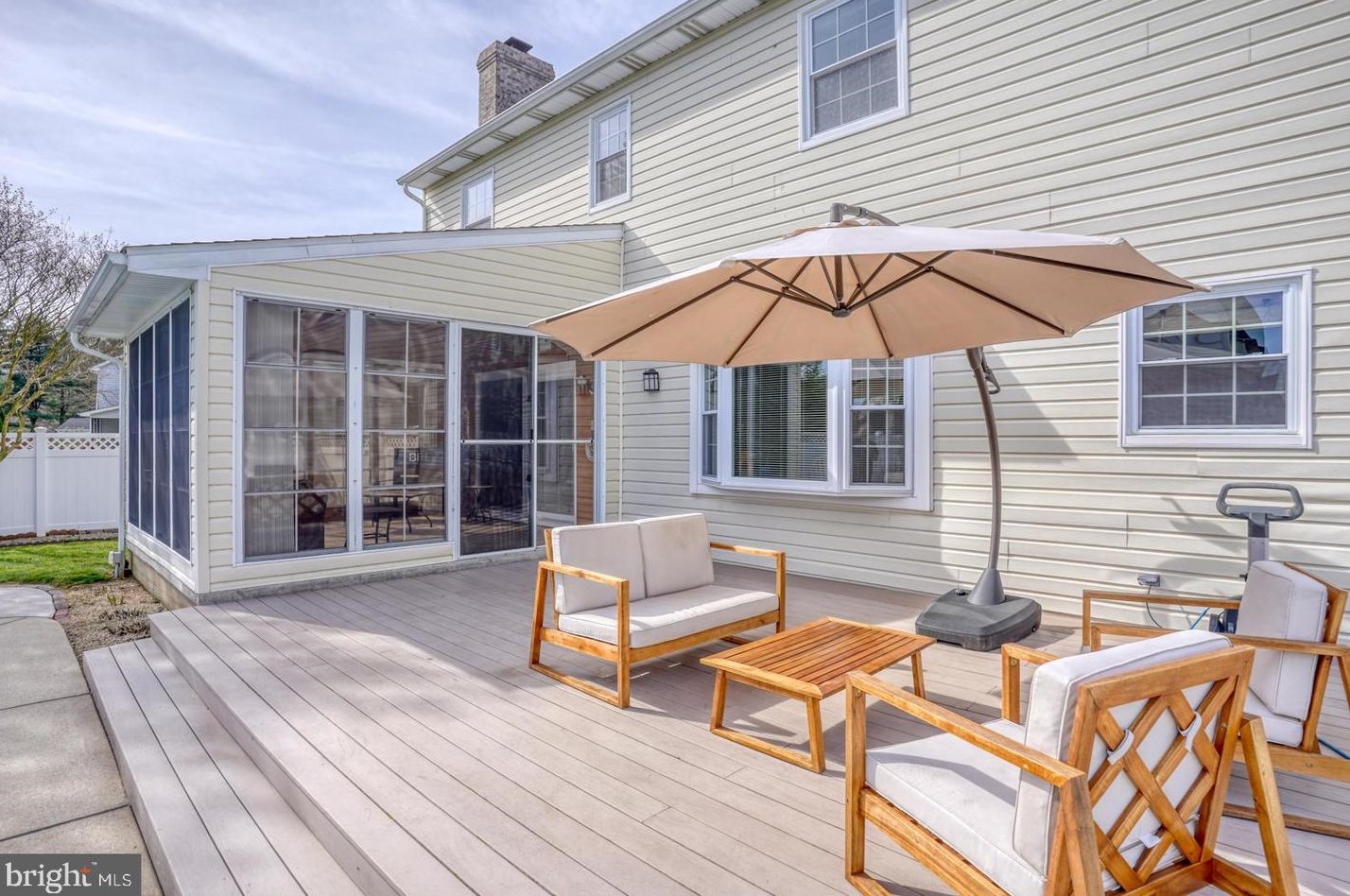 23 Pin Oak Dr, Dover DE  19904-2375 exterior