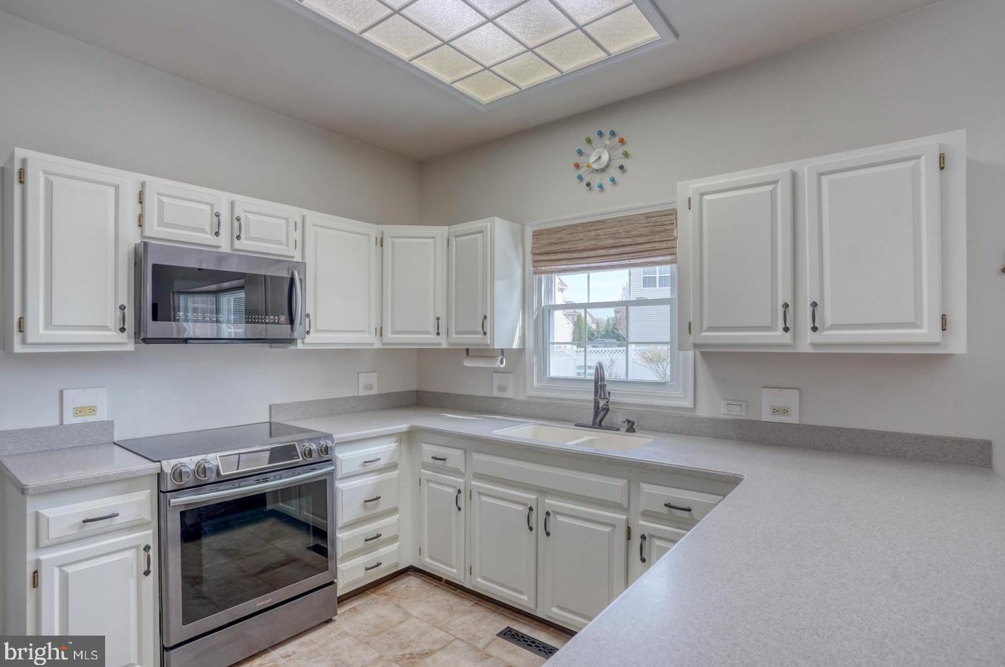 23 Pin Oak Dr, Dover DE  19904-2375 exterior