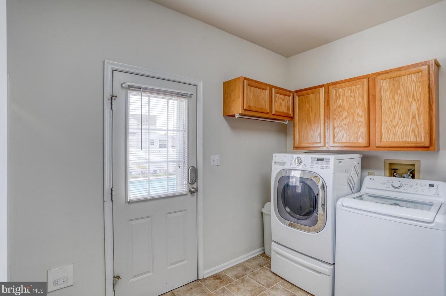 23 Pin Oak Dr, Dover DE  19904-2375 exterior