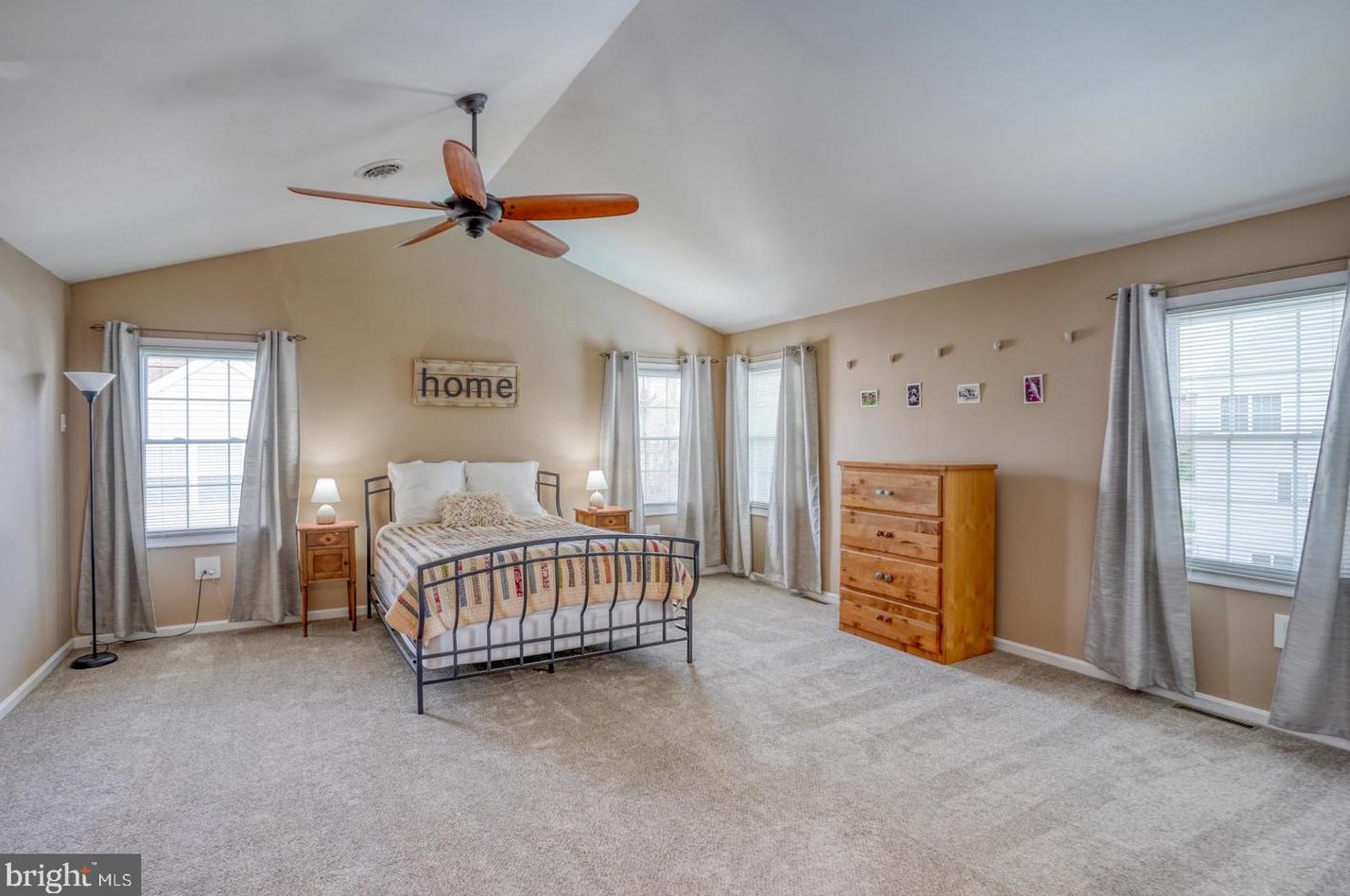23 Pin Oak Dr, Dover DE  19904-2375 exterior