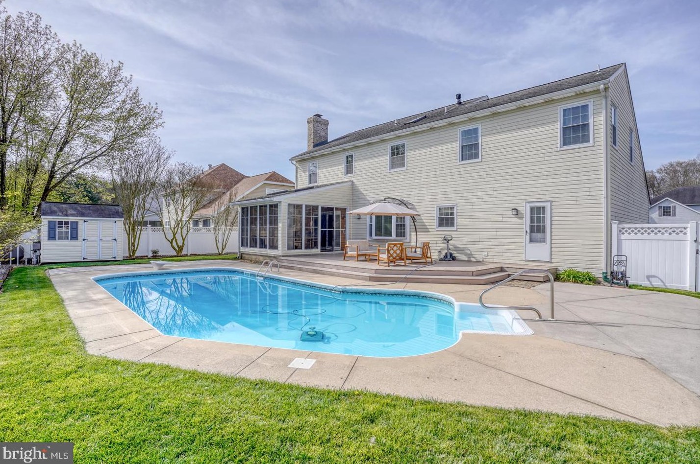 23 Pin Oak Dr, Dover DE  19904-2375 exterior