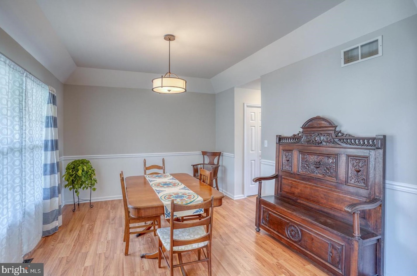 23 Pin Oak Dr, Dover DE  19904-2375 exterior