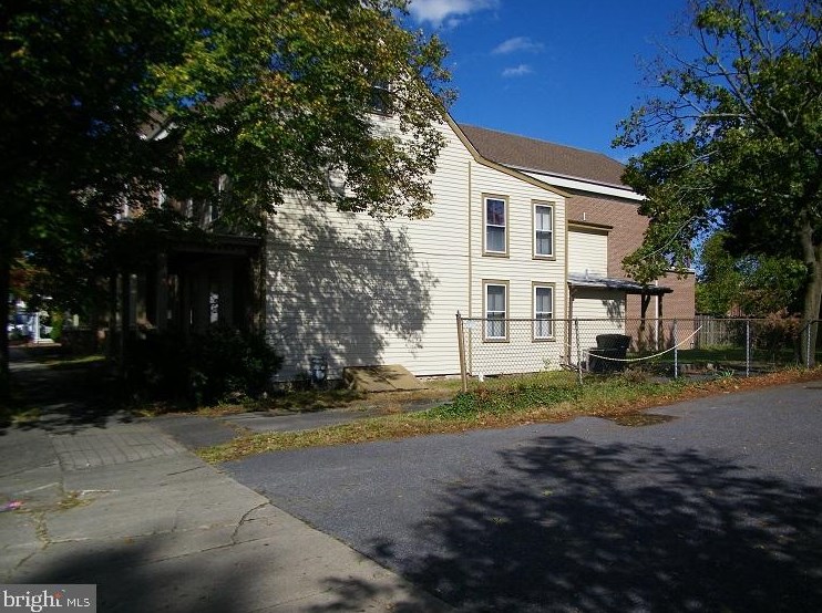 317 Governors Ave, Dover DE  19904-3005 exterior