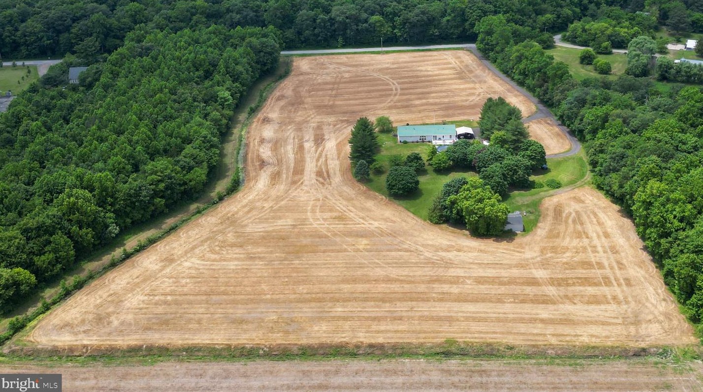324 Hayfield Rd, Harrington DE  19952-5733 exterior