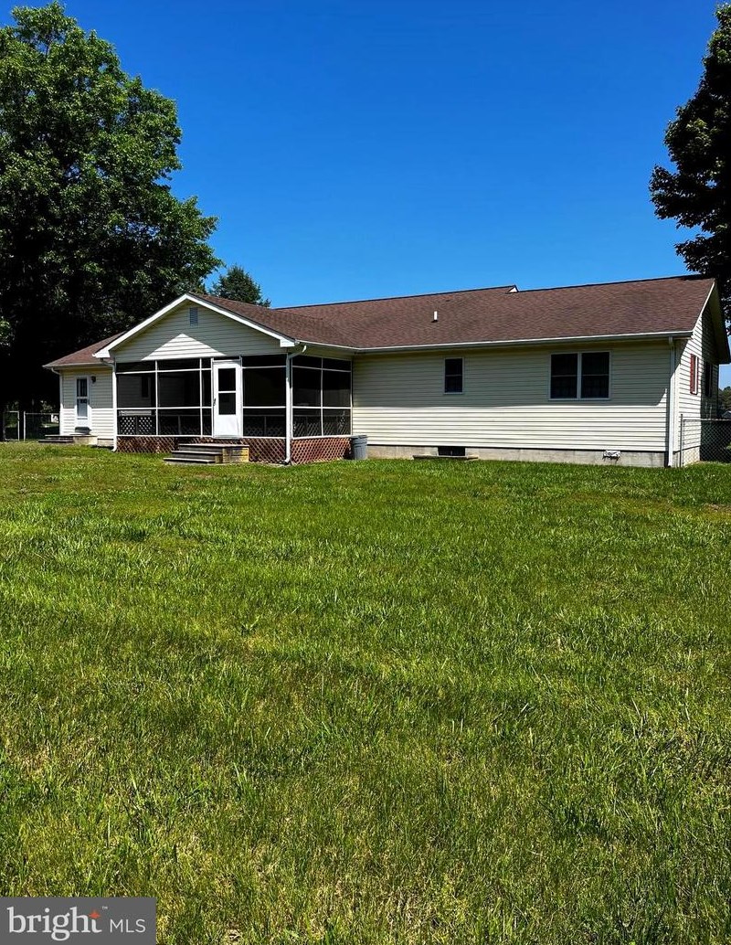 186 Bloomfield Dr, Harrington DE  19952-2560 exterior