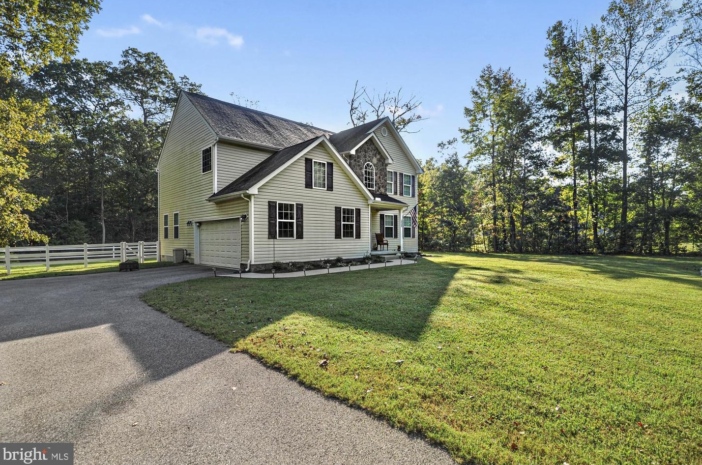235 Hunters Run Blvd, Felton, DE 19943