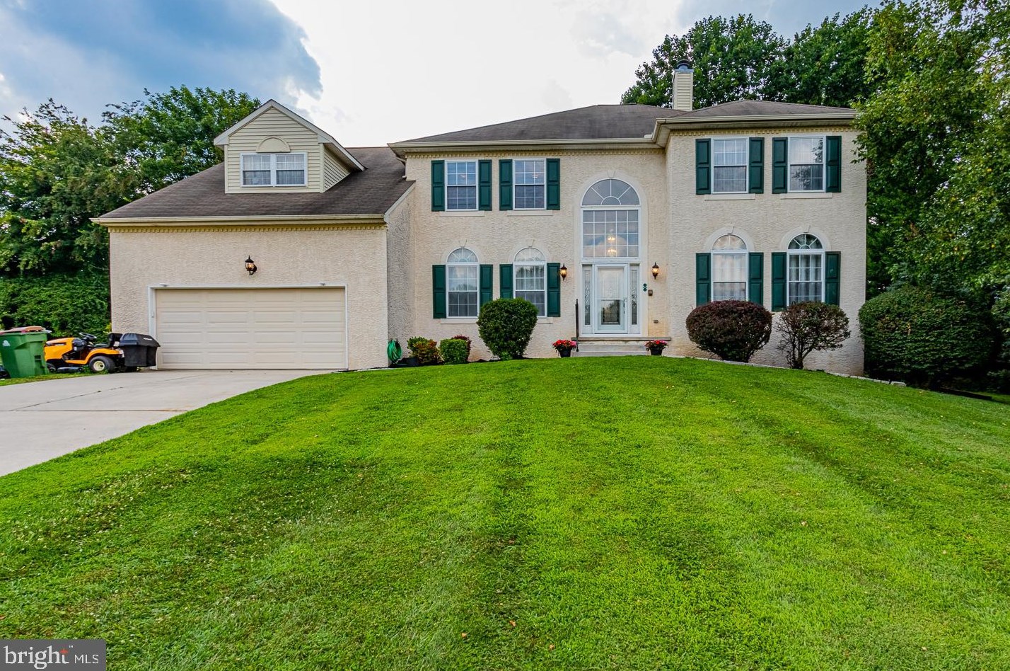 6 Haywood Ct, Newark, DE 19711-7455