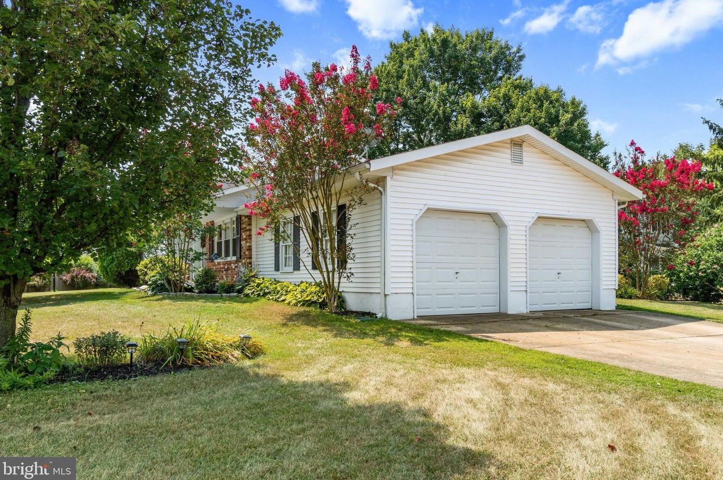 801 Broadfield Dr, Newark, DE 19713-2724