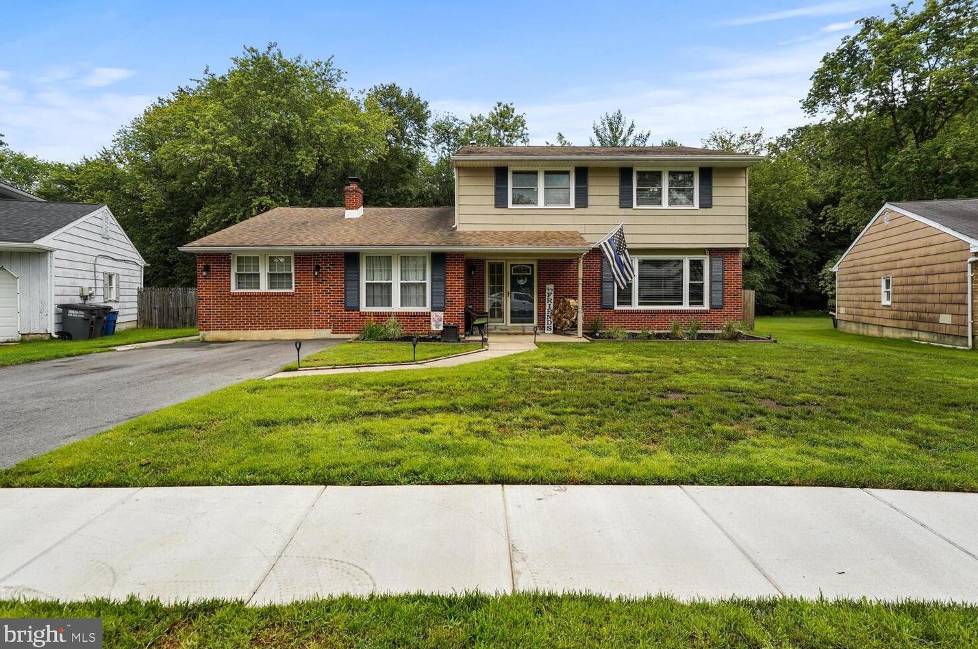 42 Upland Ct, Newark, DE 19713-2817