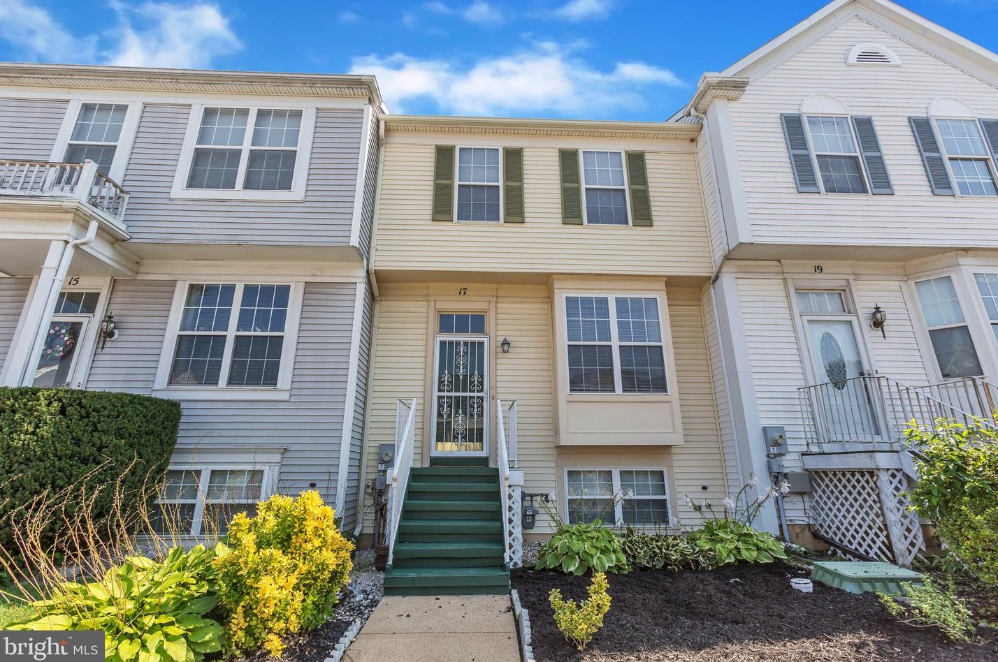 17 Spring Dr, Newark, DE 19702-5939