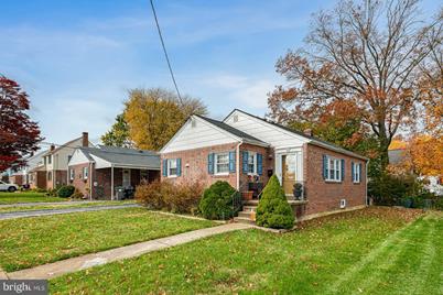 223 Lyndhurst Avenue - Photo 1