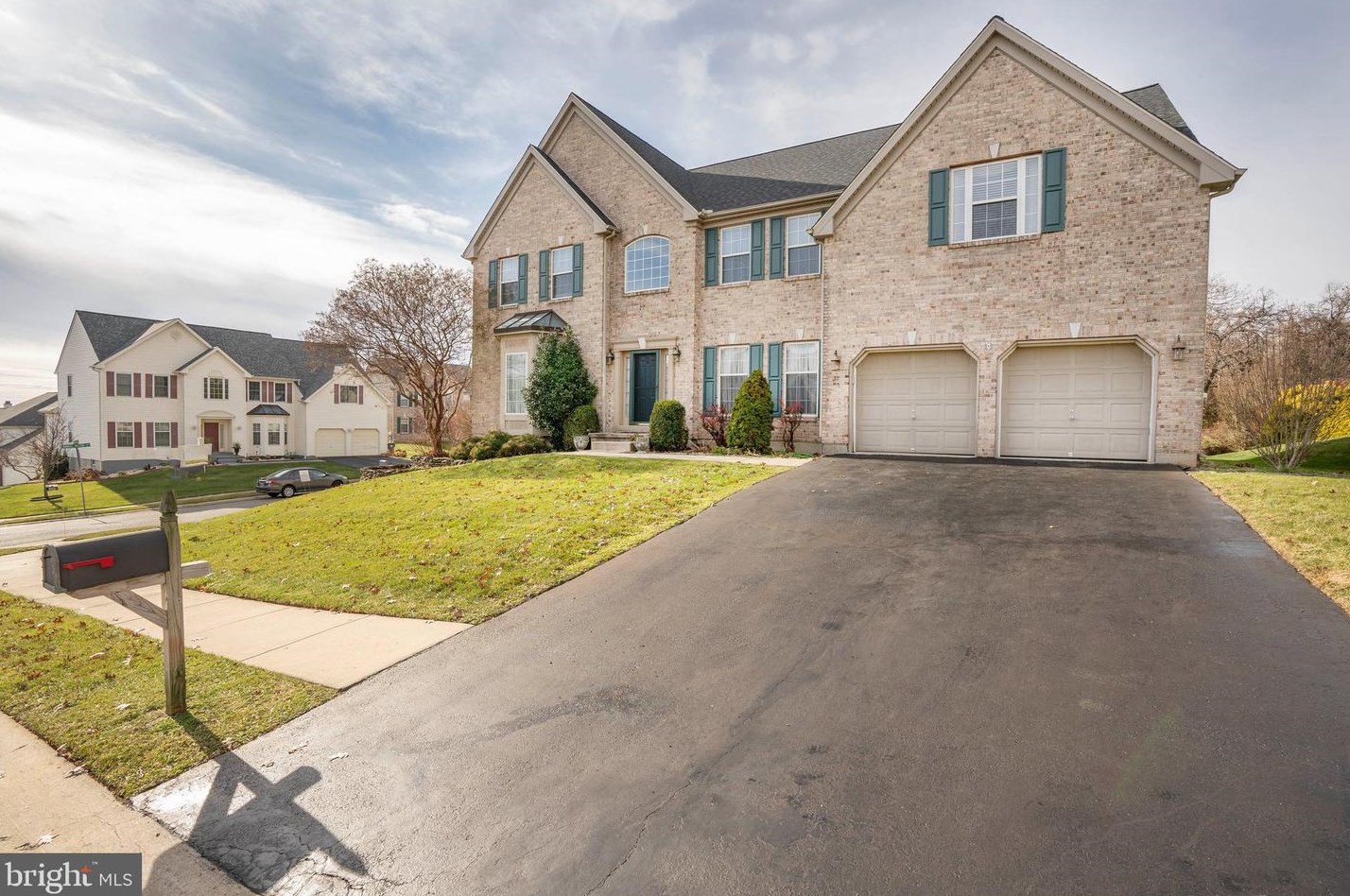 24 Lynam Lookout Dr, Newark, DE 19702-1132