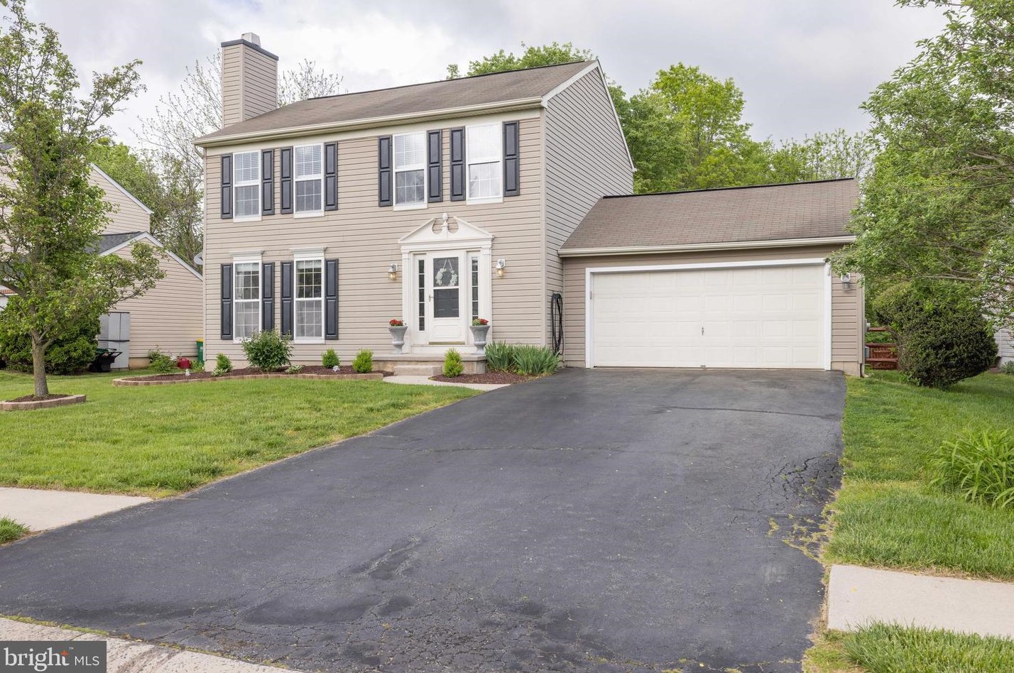 5 Strickland Ct, Newark, DE 19702-2153