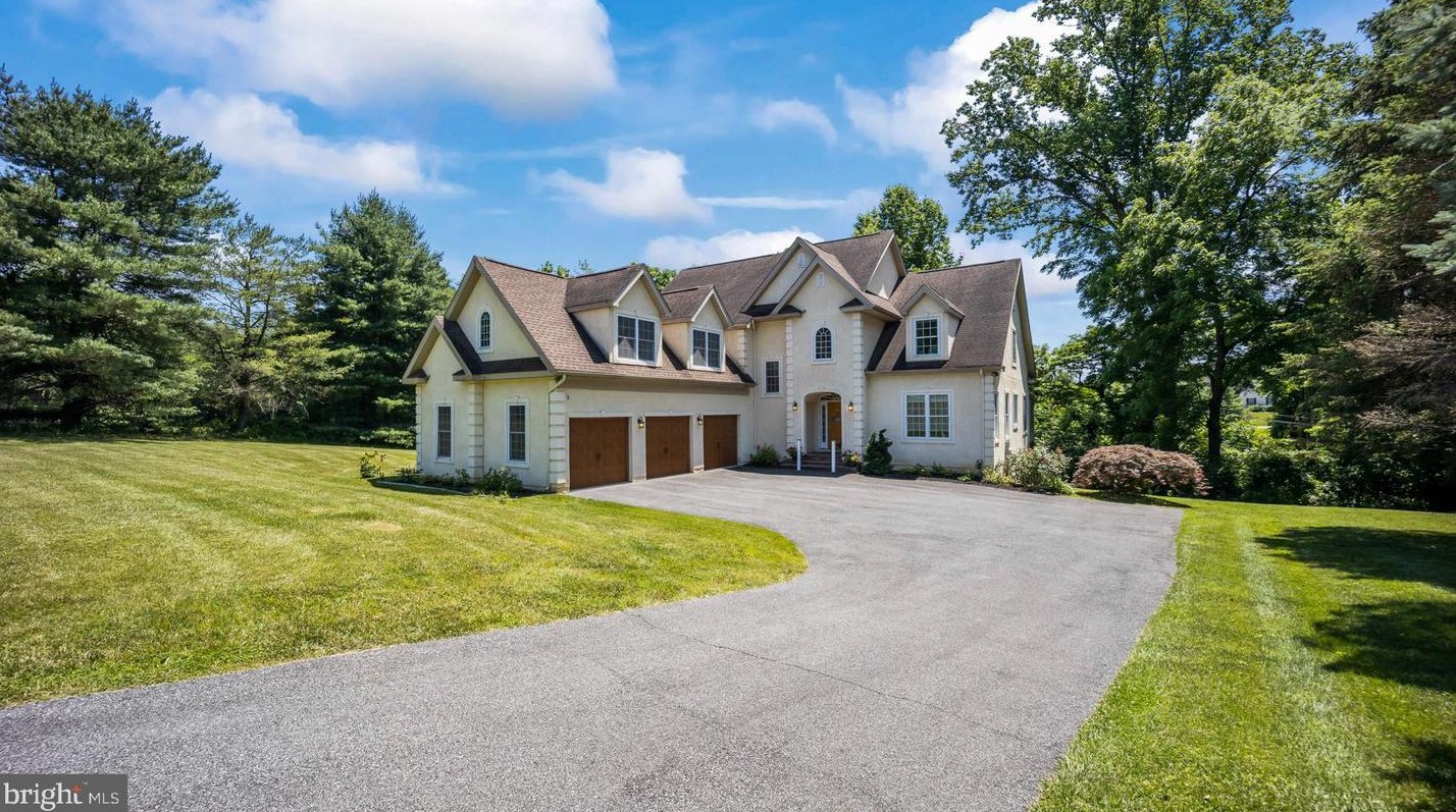 10 Mozart Dr W, Wilmington, DE 19807