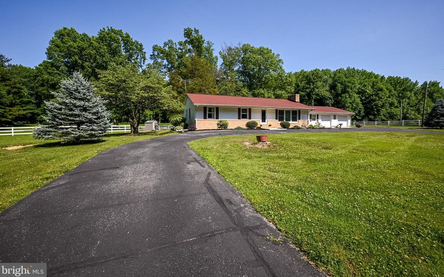 827 Walker School Rd, Blackbird, DE 19734