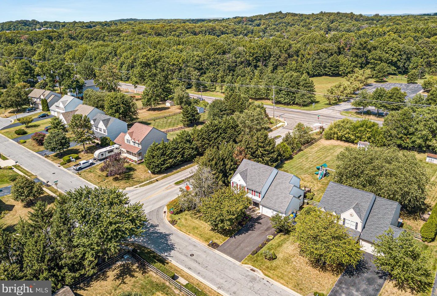 2 Hazelwood Dr, Newark, DE 19702-2235