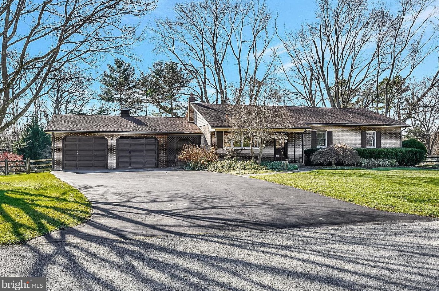 12 Hackney Dr, Bear, DE 19701