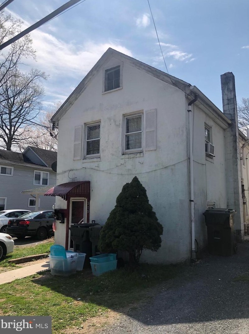 315 New London Rd, Newark DE  19711-7018 exterior