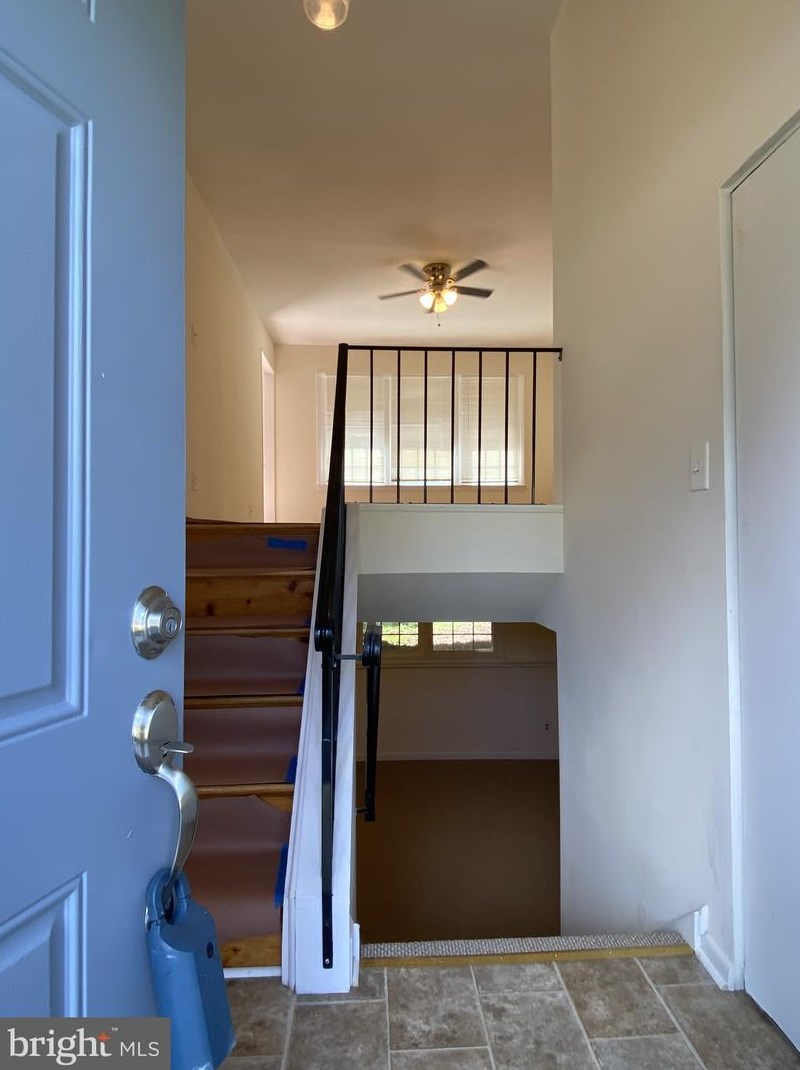 237 Oakfield Dr, Newark DE  19713-2445 exterior