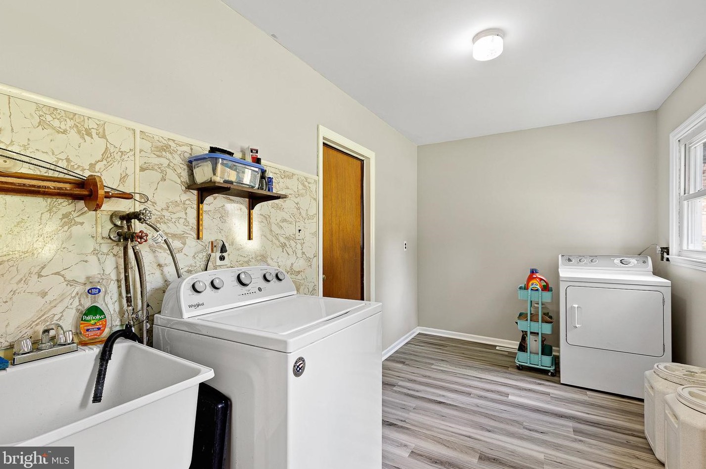 33 Decker Dr, Newark DE 19711-3843 exterior