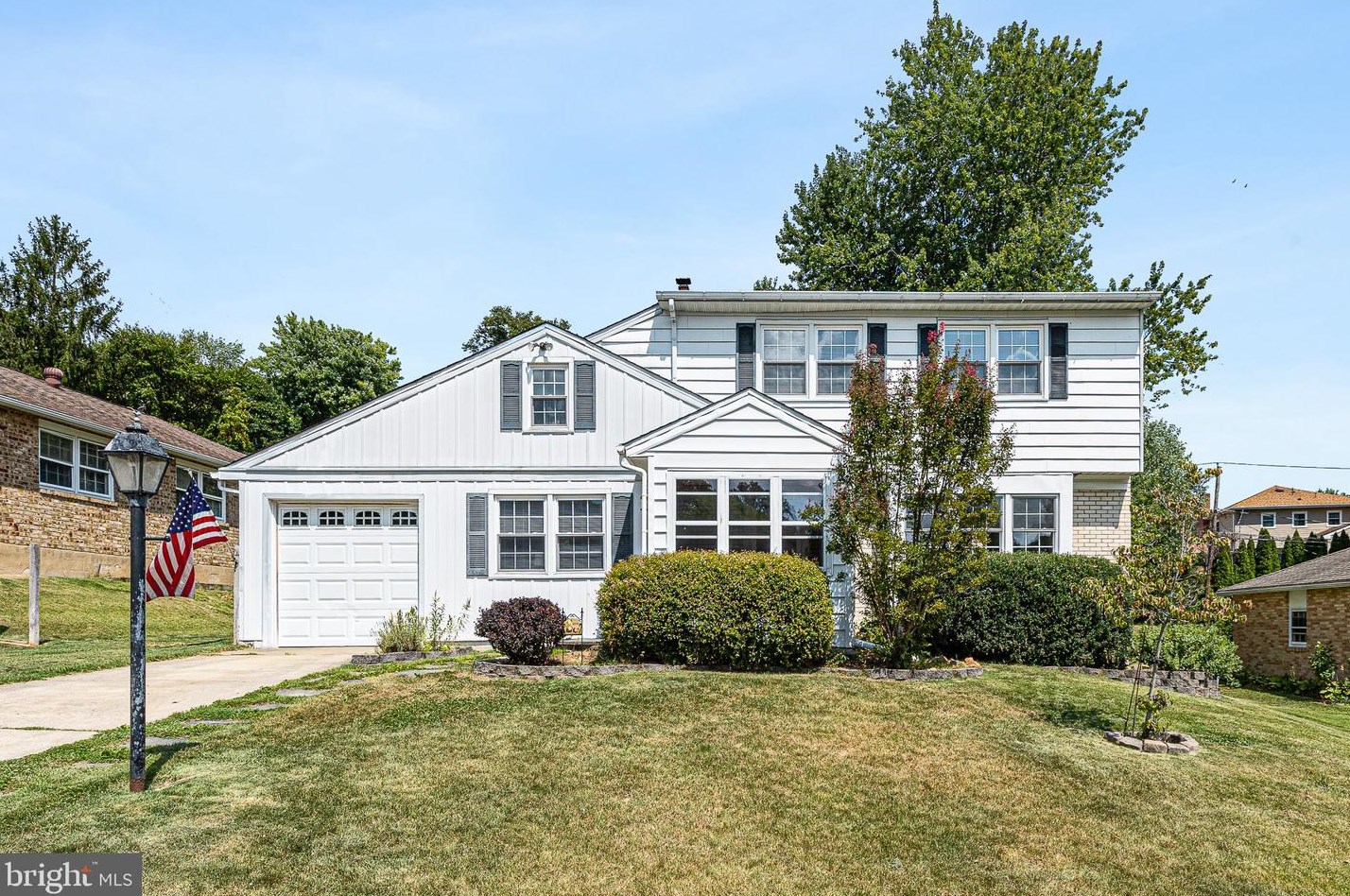 33 Decker Dr, Newark DE 19711-3843 exterior