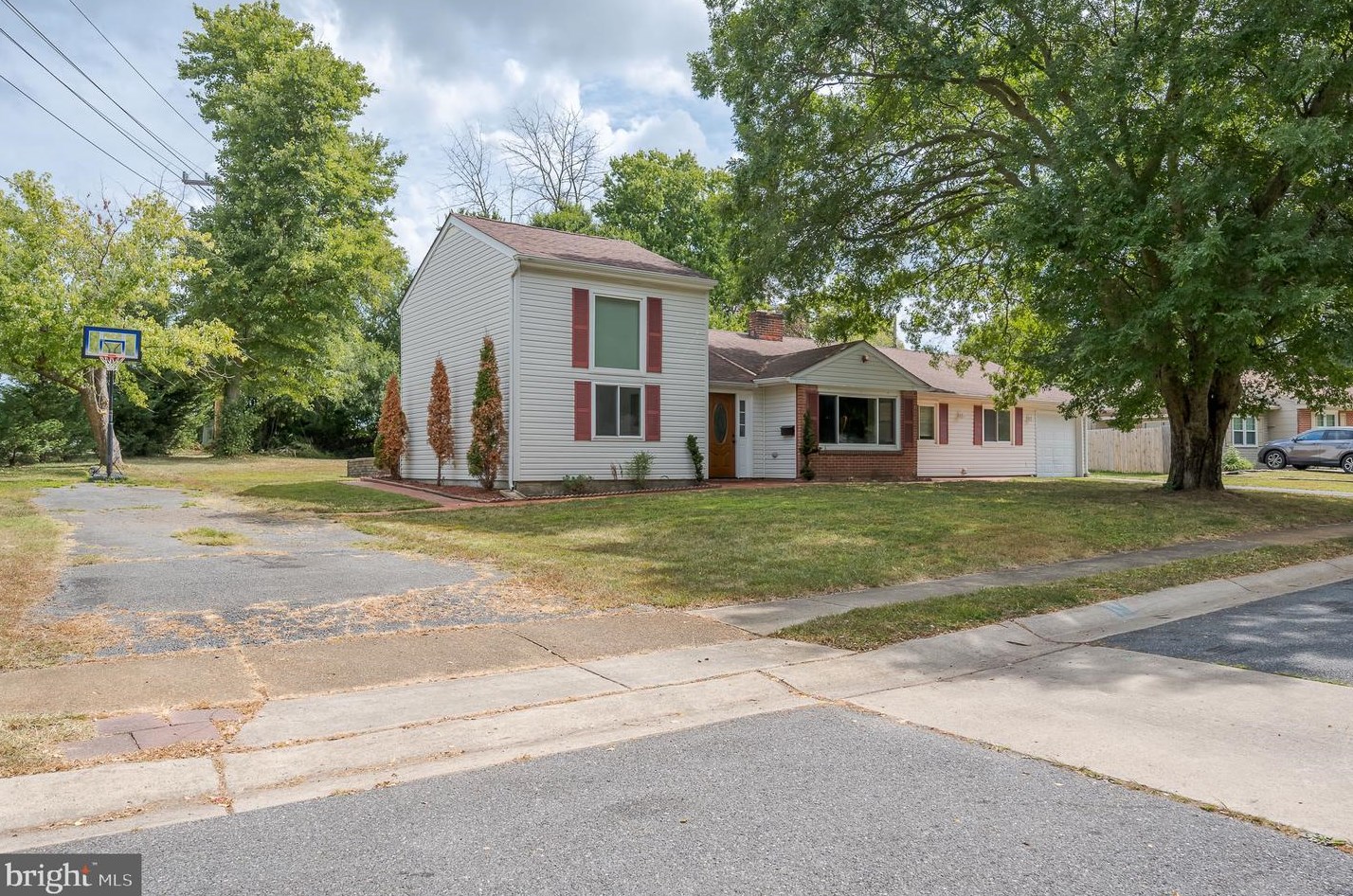 701 Brook Dr, Newark, DE 19713-1308