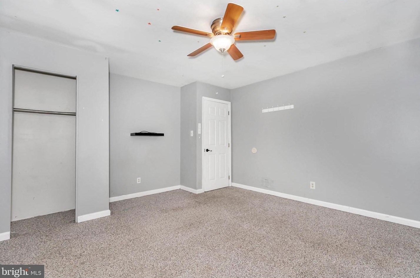 76 Kenmar Dr, Newark DE 19713-2423 exterior