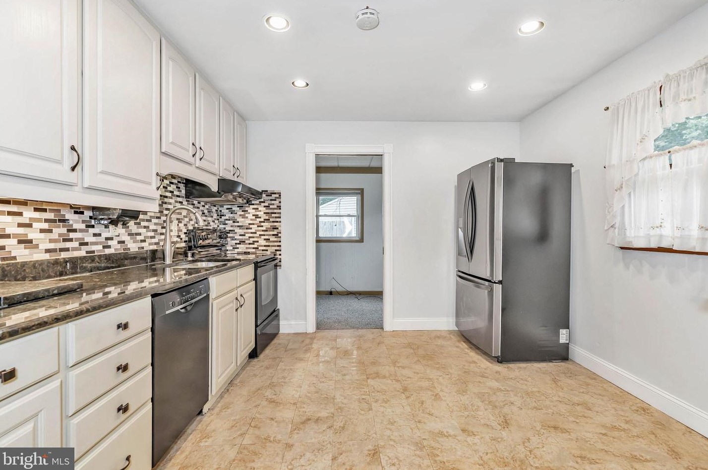 76 Kenmar Dr, Newark DE 19713-2423 exterior