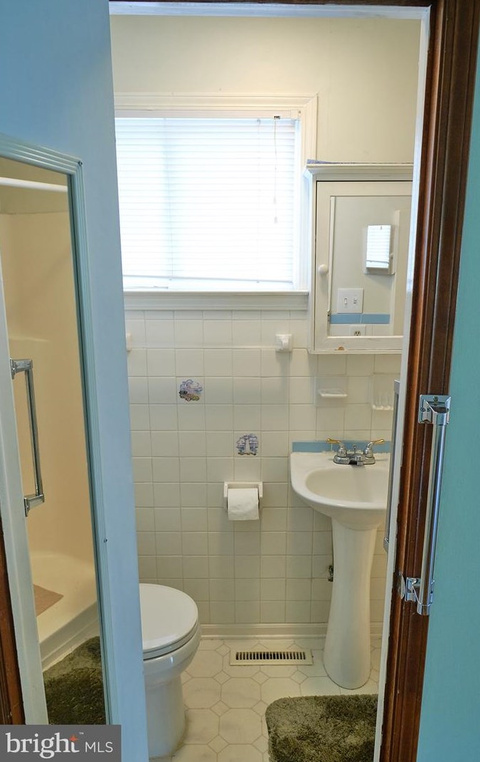 559 Salem Church Rd, Newark DE 19702-2726 exterior