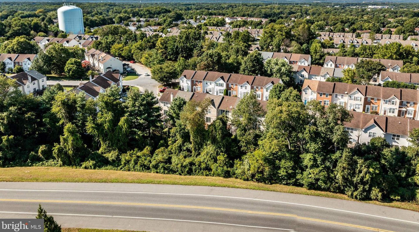 325 Palmerston Ct, Newark DE 19702-5238 exterior