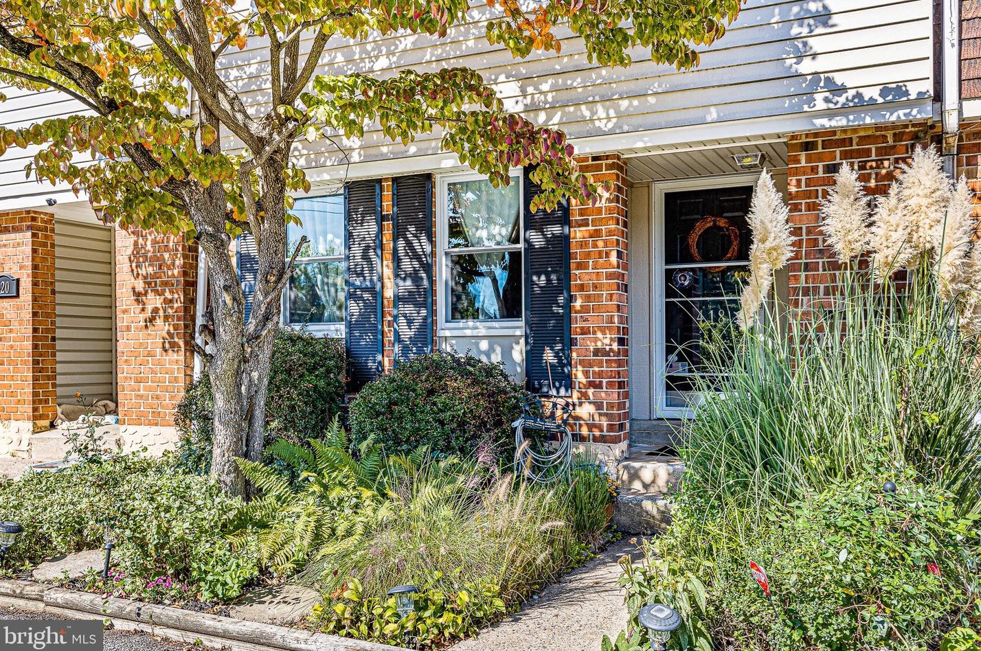 418 Monmouth Pl, Newark, DE 19702-5204