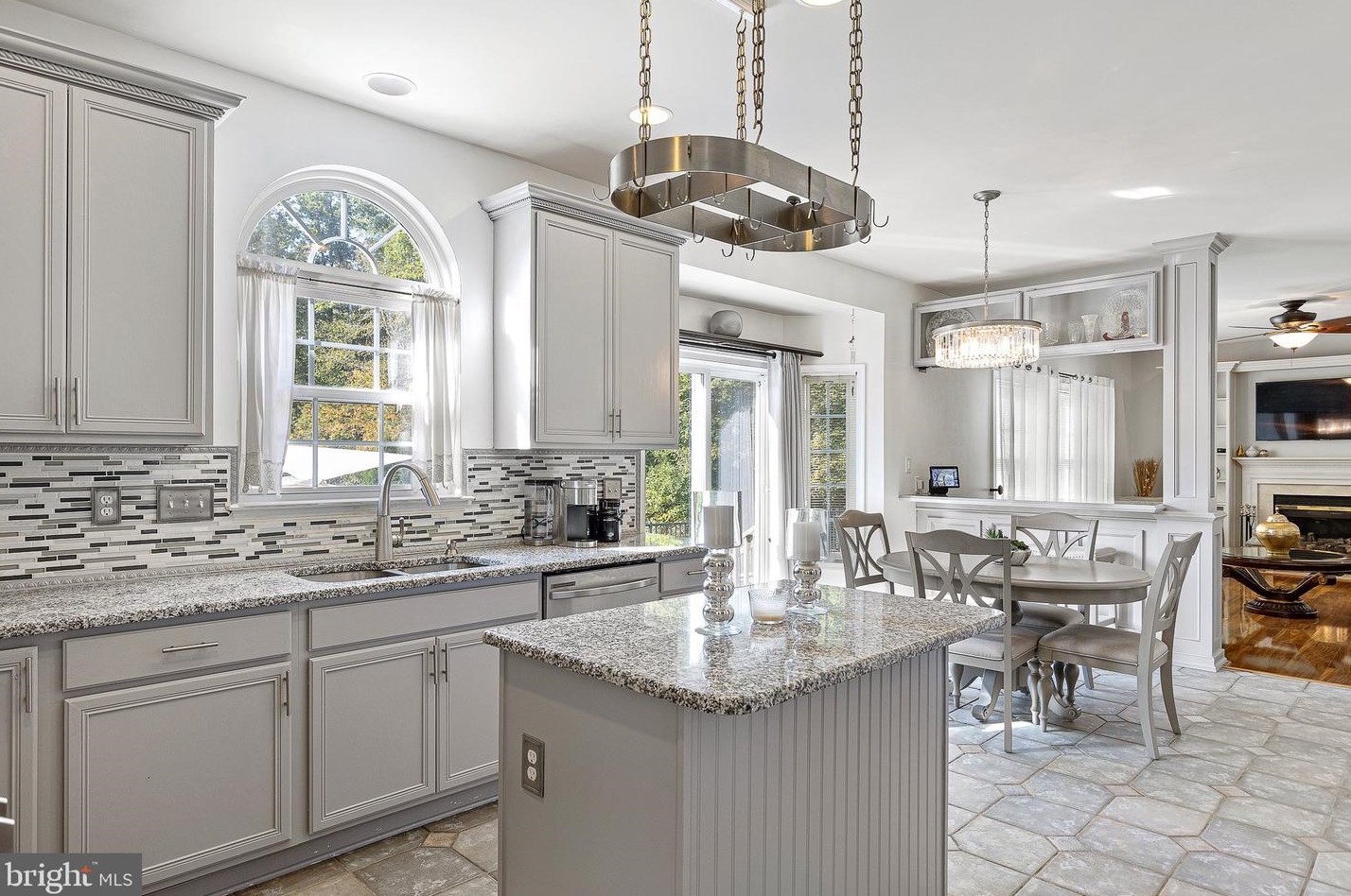 53 Glencoe Dr, Newark, DE 19702-2056