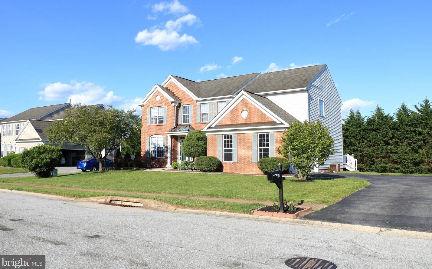 17 Hummingbird Ln, Newark DE  19711-4142 exterior