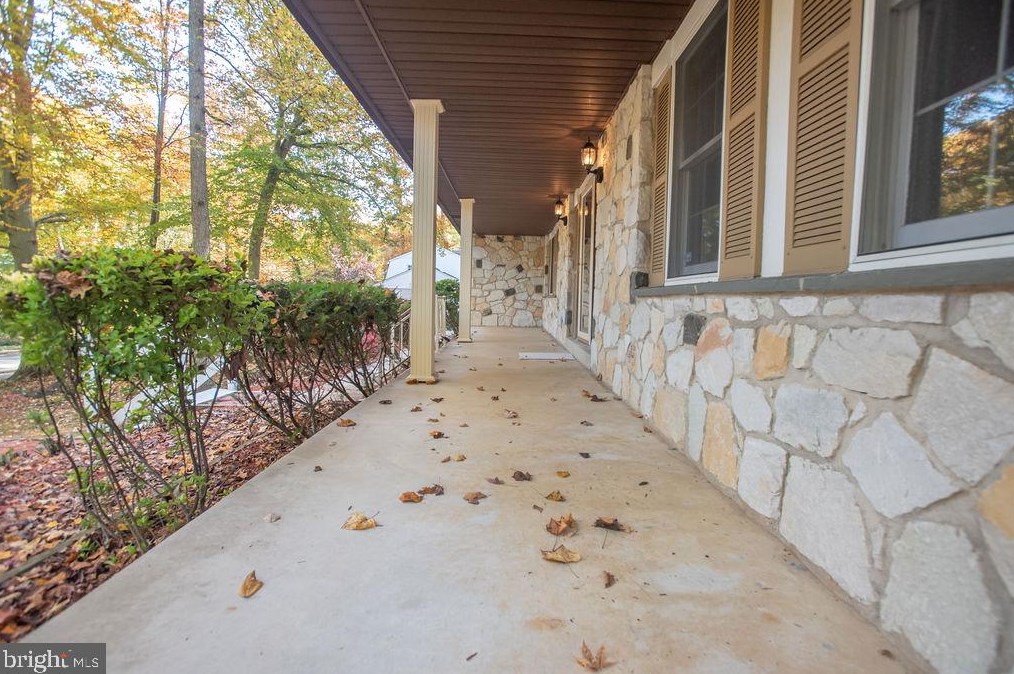 305 Dove Dr, Newark, DE 19713-1211