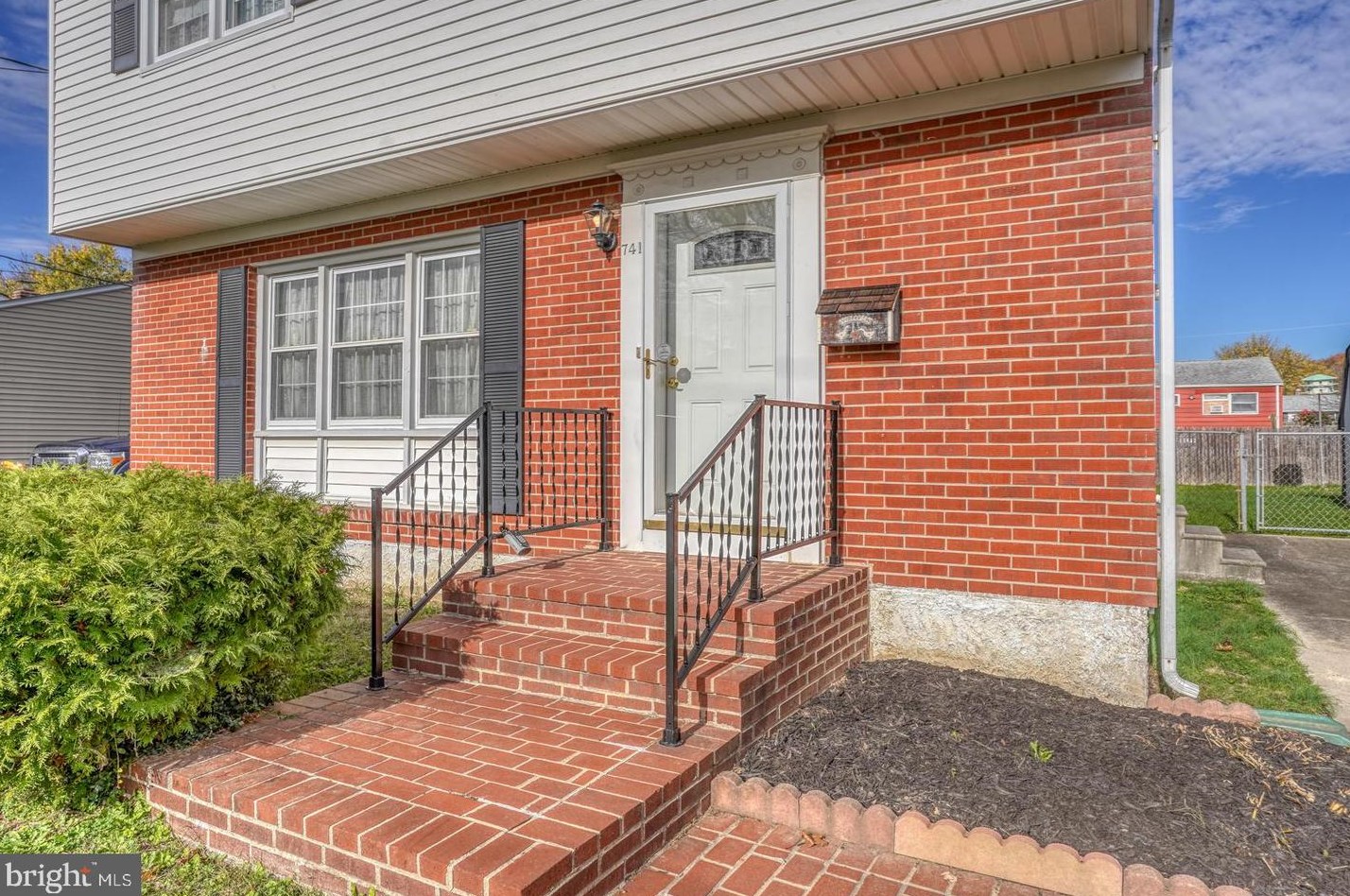 741 W 11th St, New Castle, DE 19720