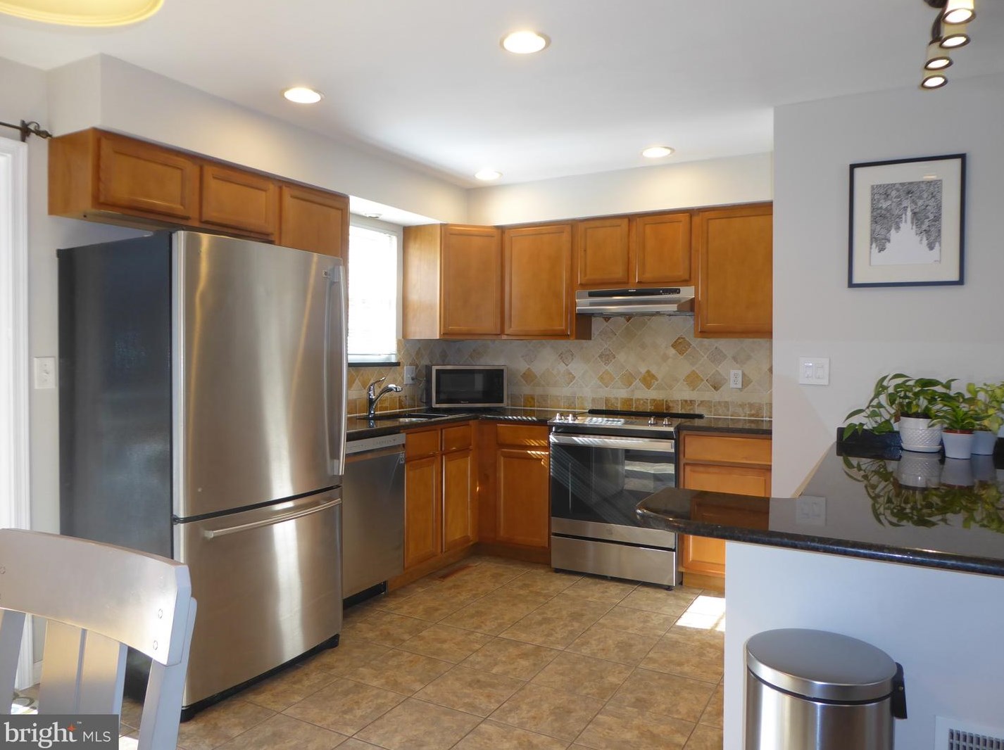 24 Julie Ln, Newark, DE 19711-2671