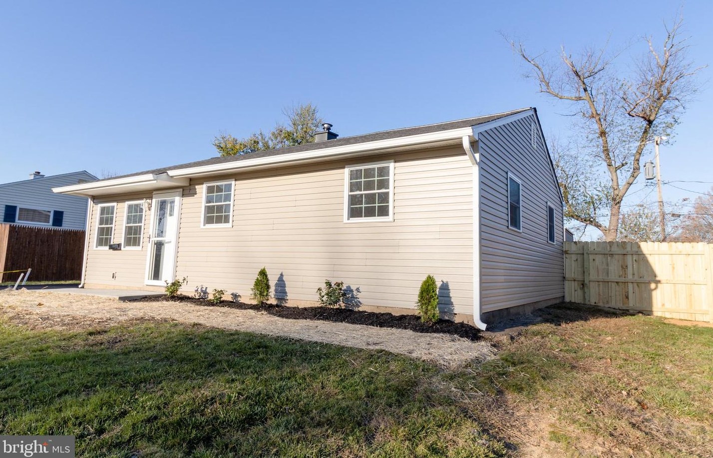 10 Maynard Dr, New Castle, DE 19720