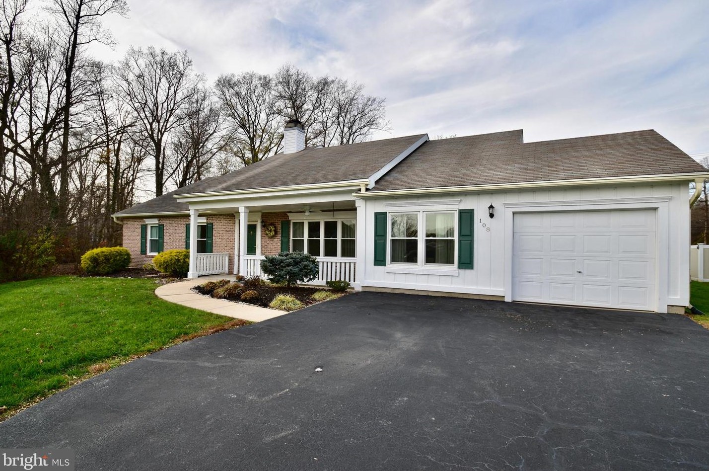 108 Mary Dr, Newark, DE 19702-2208