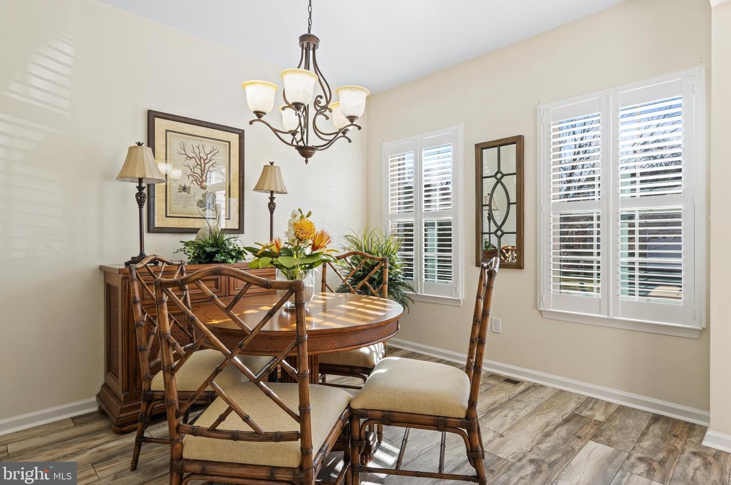 218 Anita Ct, Newark DE  19702-4320 exterior