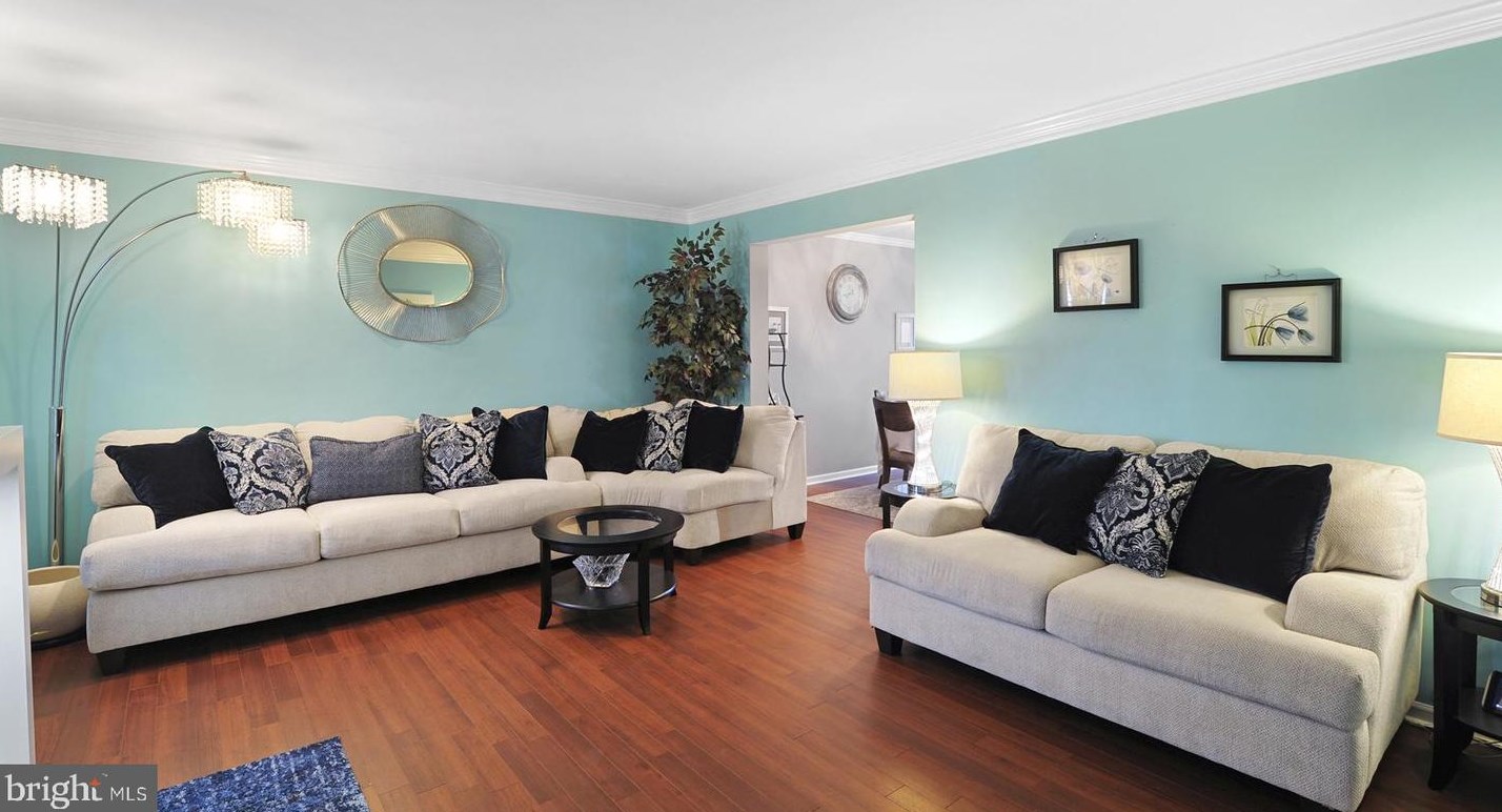 73 Avignon Dr, Newark, DE 19702-5515