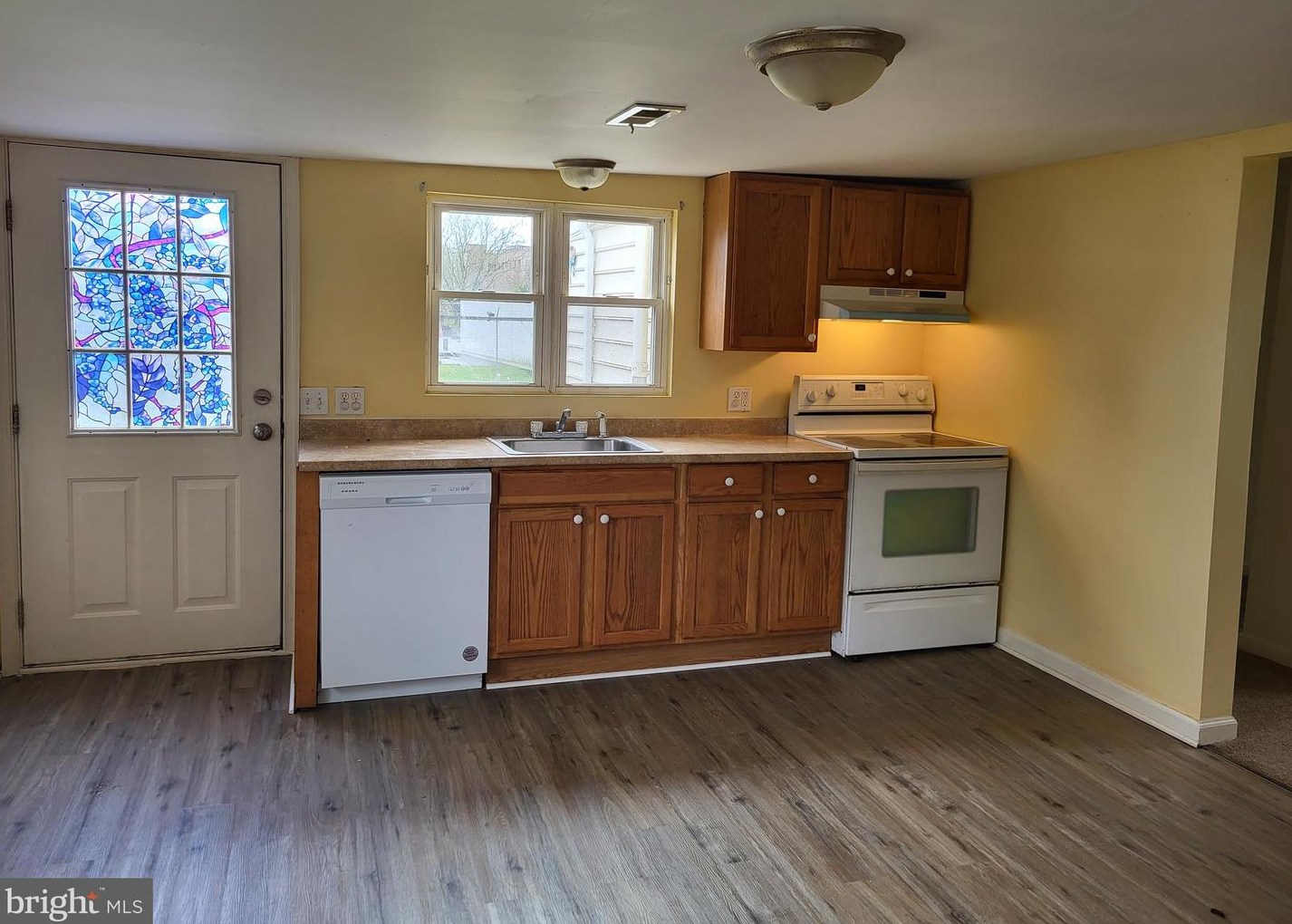 15 Meadow Rd, New Castle, DE 19720